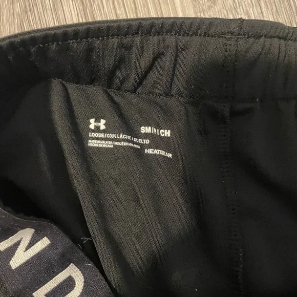 SOLD: Under Amour running shorts with pockets - Picture 2 of 3